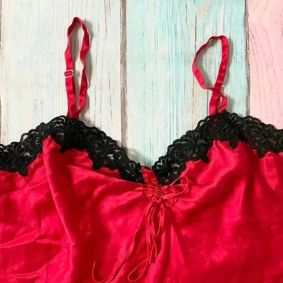 Gold label Victoria’s Secret 100% silk cami crop top - Picture 3 of 7